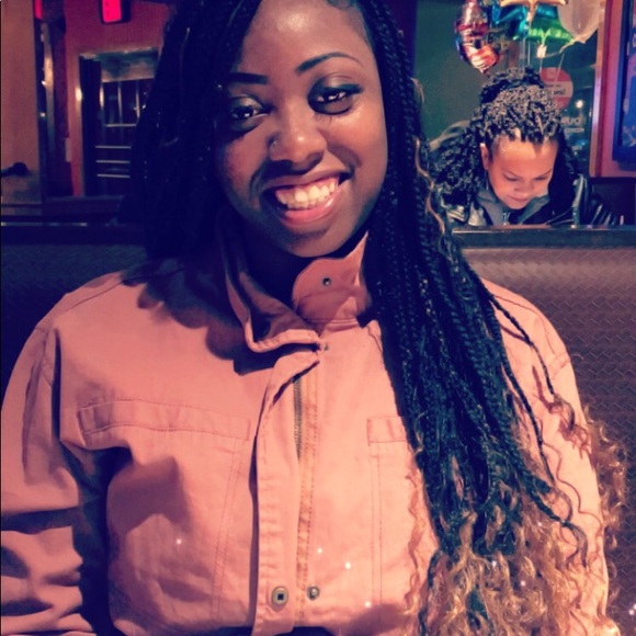 🌺MEET YOUR POSHER🌺 - Picture 3 of 4